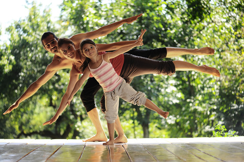 Familienyoga im Kulturschiff, Foto: Adobe Stock